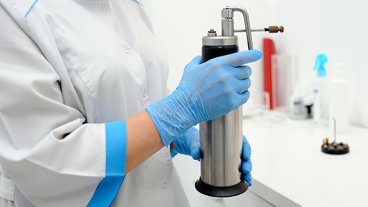 Treatment of genital warts with liquid nitrogen
